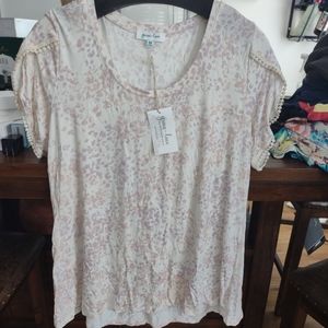 NWT Grace & Lace Flutter Sleeve Top - medium